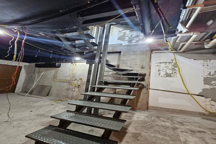 Mezanino com laje steel deck para escritório
